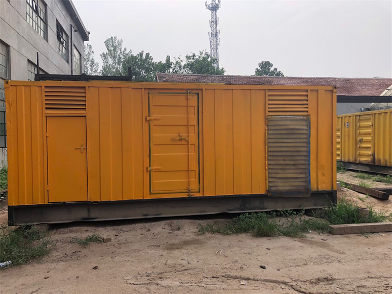 陈巴尔虎柴油发电机如何判断新机油是否已经完全充满机油滤清器？