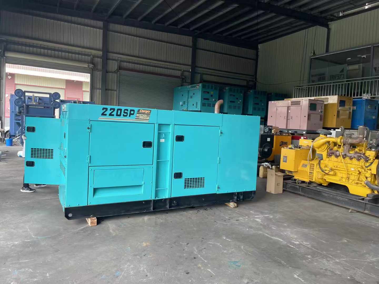 陈巴尔虎800kW 柴油发电机的输出电流波动范围是多少？