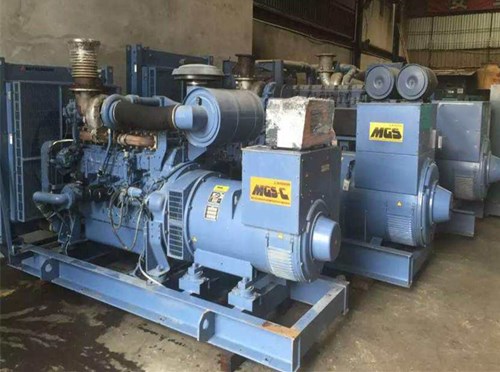 陈巴尔虎柴油发电机如何测试电流大小？