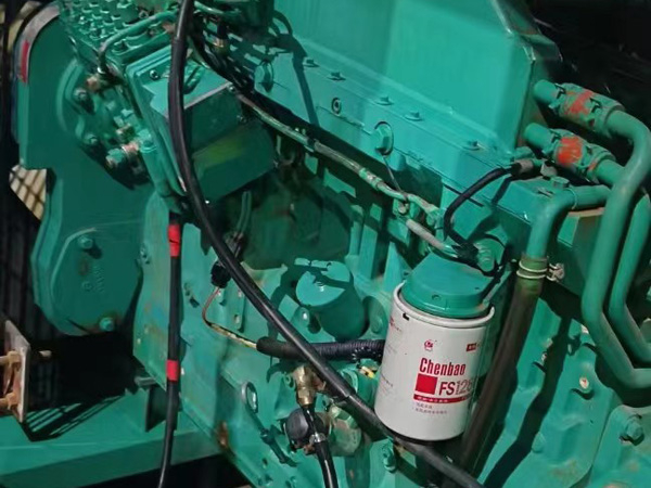 陈巴尔虎如何确定新的发电机组控制系统是否与原系统兼容？