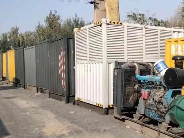 陈巴尔虎200KW柴油发电机机组每小时油耗是多少？