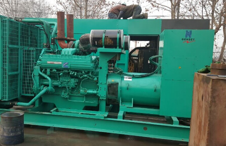 陈巴尔虎发电机组如何判断水冷式机油散热器内部是否需要清洗？