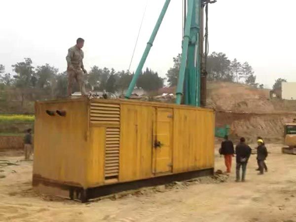 陈巴尔虎如何判断水冷式机油散热器密封件是否需要更换？